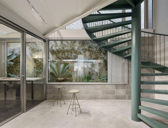 Así se transformó un típico edificio industrial en un espacio de oficinas moderno