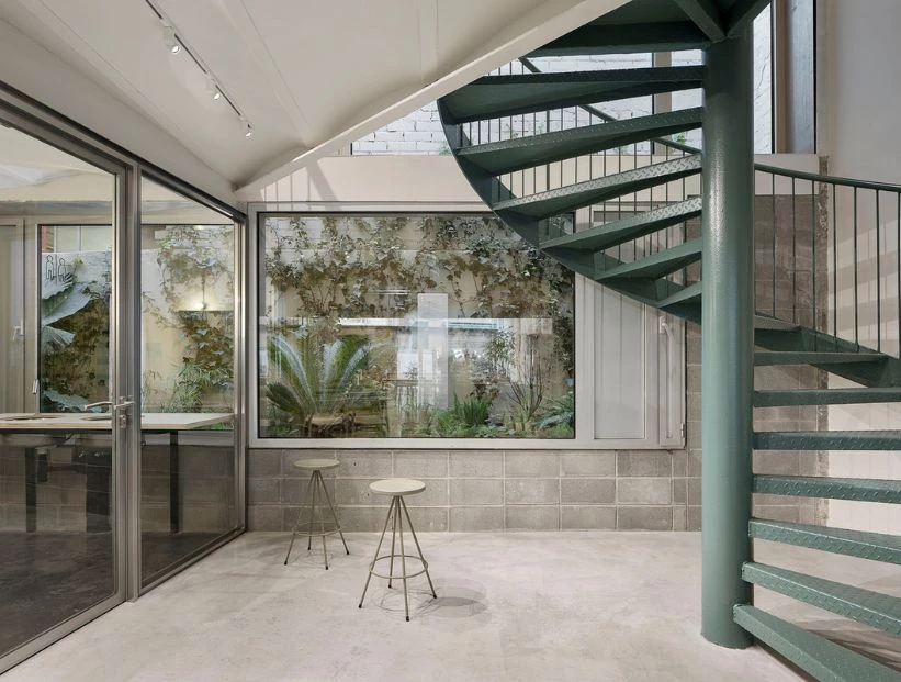 Así se transformó un típico edificio industrial en un espacio de oficinas moderno