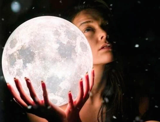 Cómo nos va a afectar el eclipse lunar del 5 de mayo: así nos va a impactar a cada signo