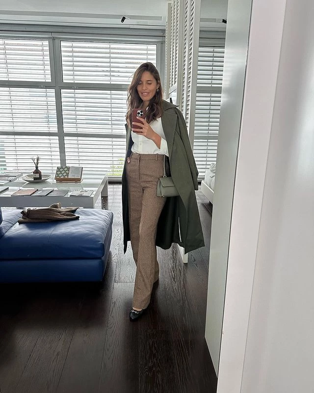 El look formal de Taína Laurino