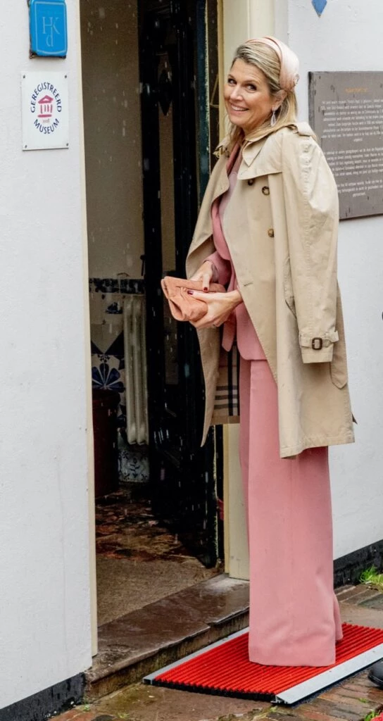 LOOK MÁXIMA CON TRENCH