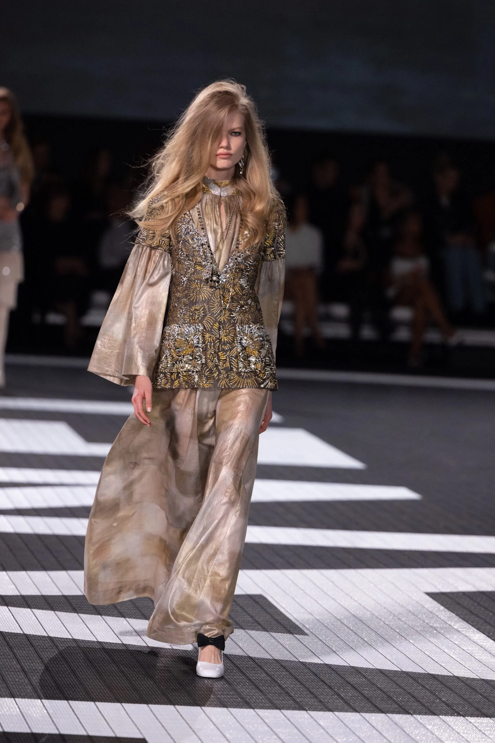 zapatos mary jane o guillermina con moño tendencia chanel 2024 resort