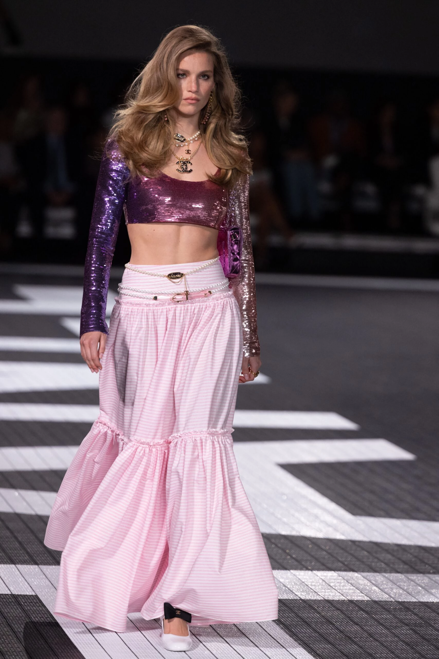 zapatos mary jane o guillermina con moño tendencia chanel 2024 resort