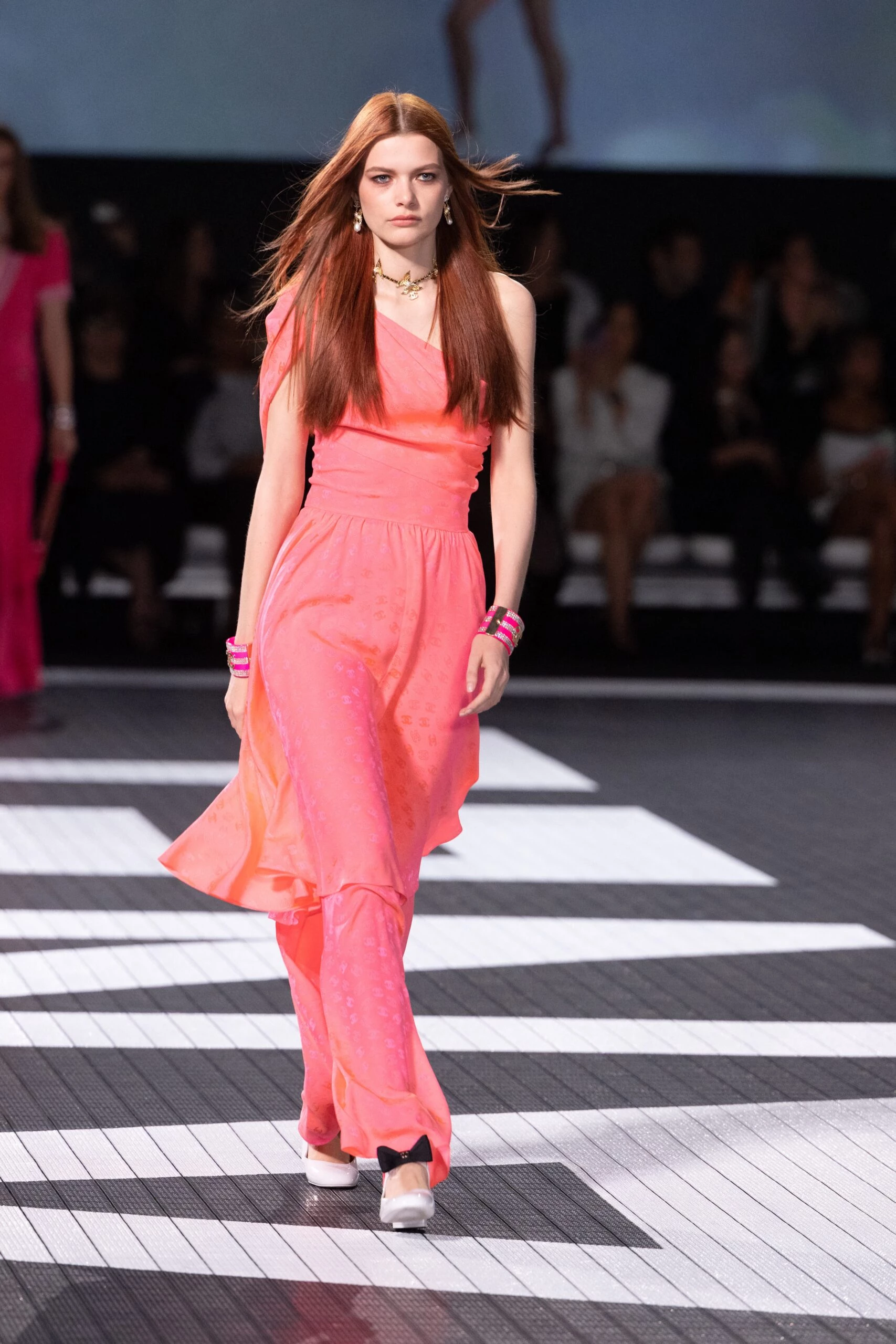 zapatos mary jane o guillermina con moño tendencia chanel 2024 resort