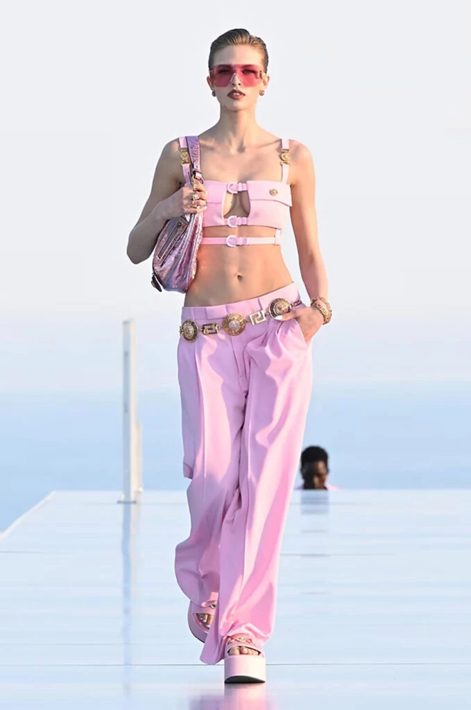 Dua Lipa para Versace