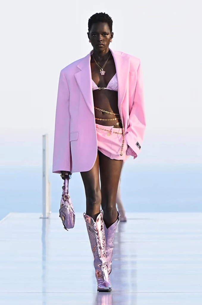 Dua Lipa para Versace