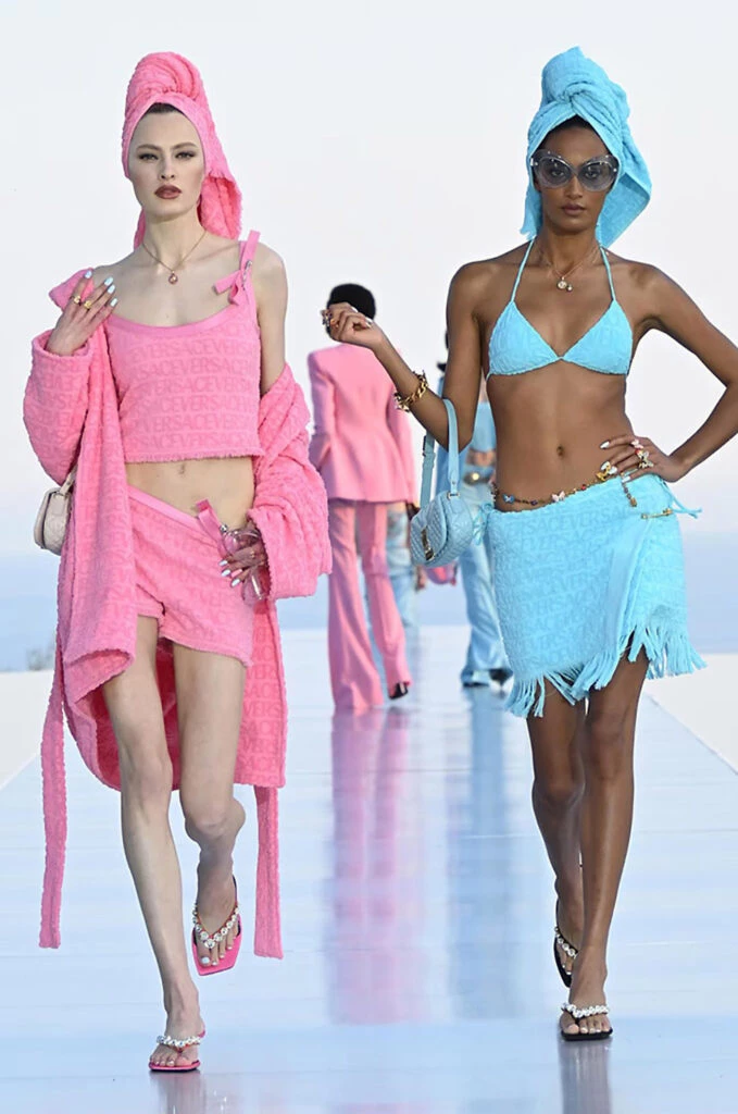 Dua Lipa para Versace