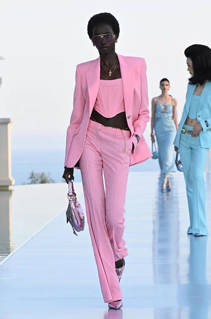 Dua Lipa para Versace