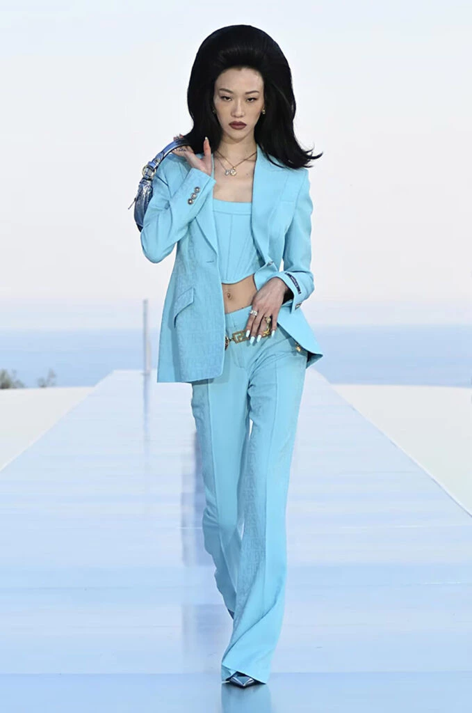 Dua Lipa para Versace