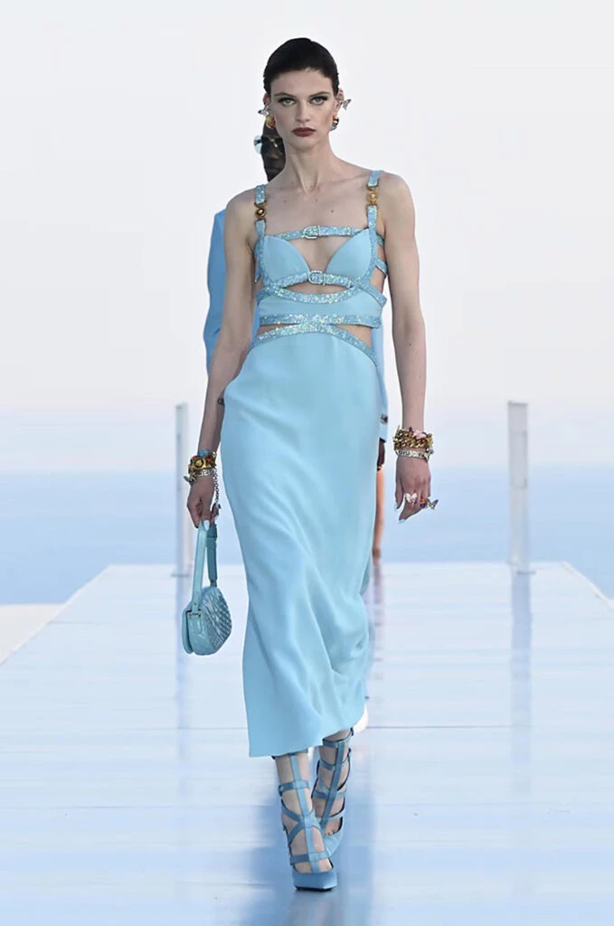 Dua Lipa para Versace