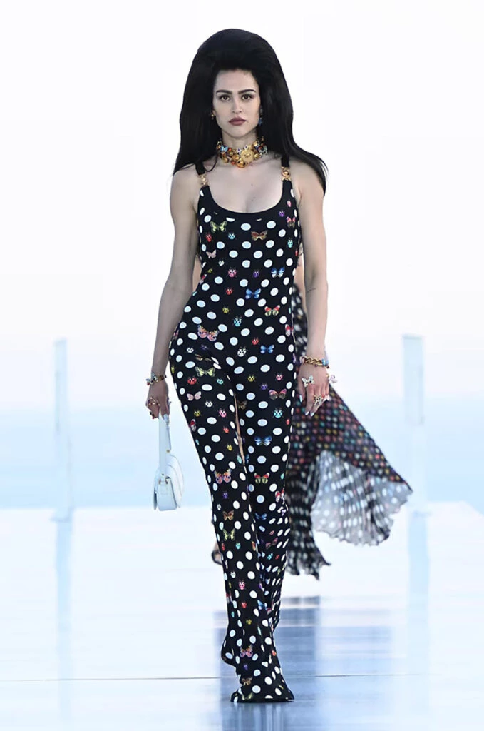 Dua Lipa para Versace