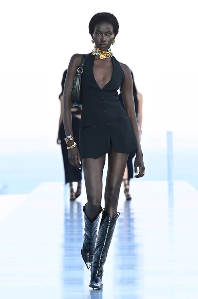 Dua Lipa para Versace