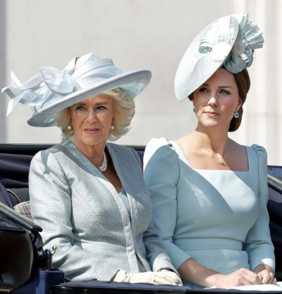 Kate y Camilla juntas en un evento. Foto: Pinterest.
