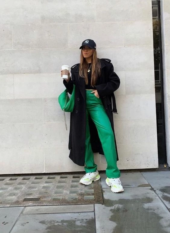 Look con verde, el tono de la temporada