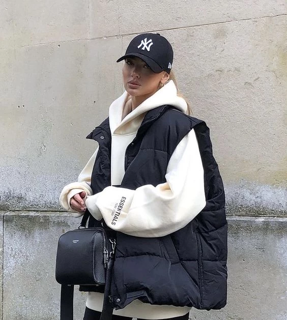 Look hoodie con chaleco puffer