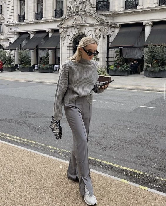 Look monocromático en tono gris