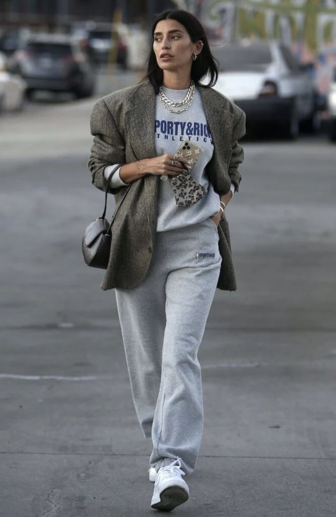 Los buzos oversize son furor este otoño 2023. Foto: Pinterest.