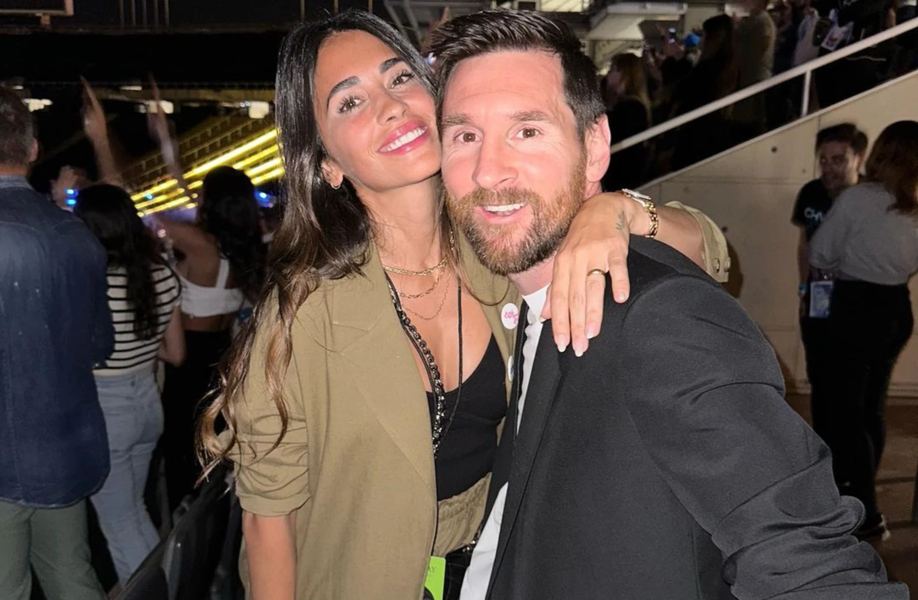 Los looks de Antonela Roccuzzo y Lionel Messi para ver a Coldplay en Barcelona