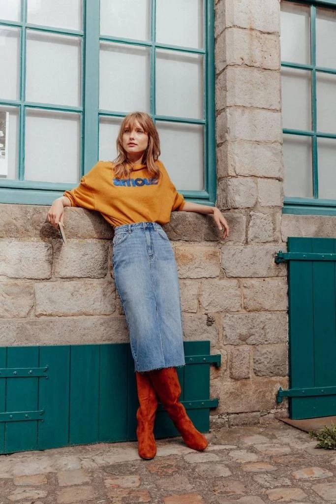 Los mejores looks con básicos para el fin de semana XXL falda denim