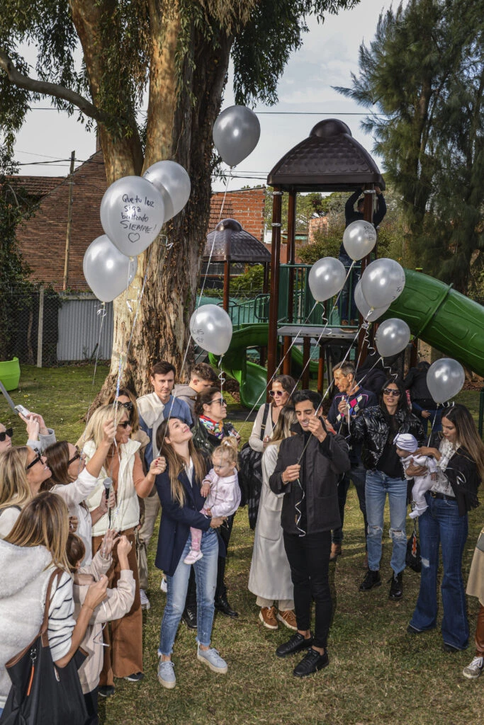 Pampita y familia en la inauguración de una nueva plaza en memoria de Blanca