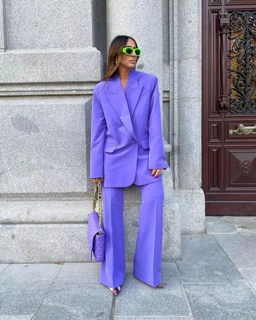 Color violeta look