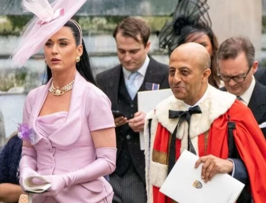 El blooper de Katy Perry en la ceremonia de Coronación de Carlos III: qué le pasó