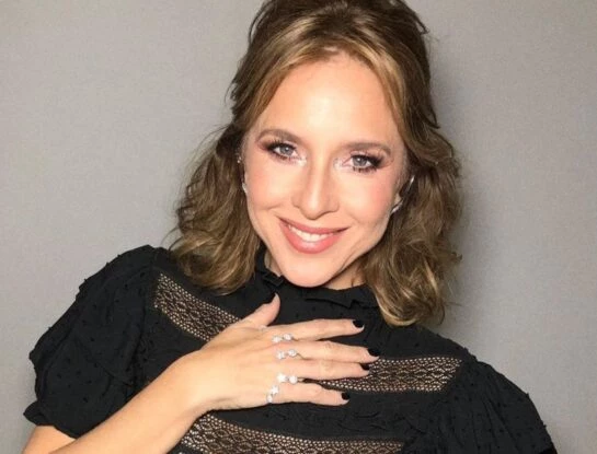 El look romántico de Carla Peterson en el estreno su nueva película