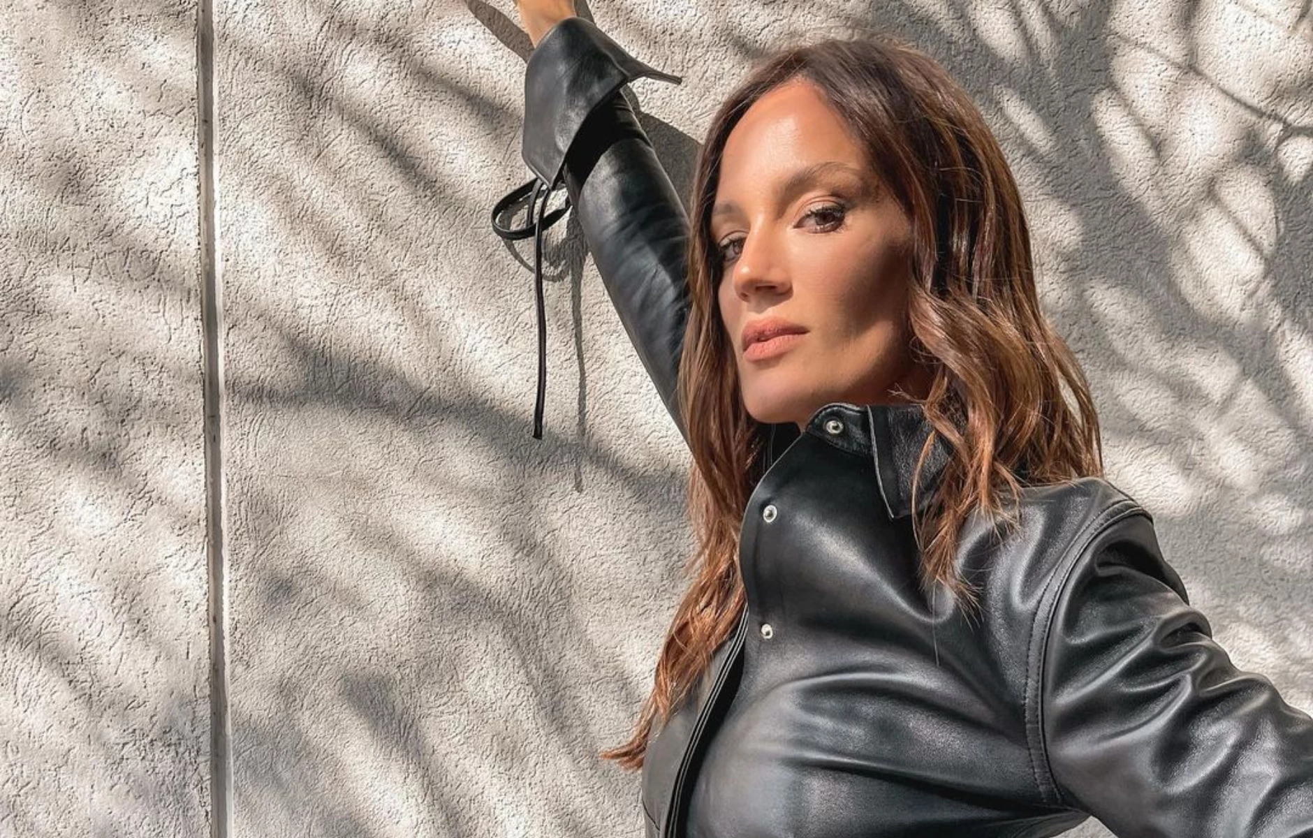 Paula Chaves deslumbró con su look motomami