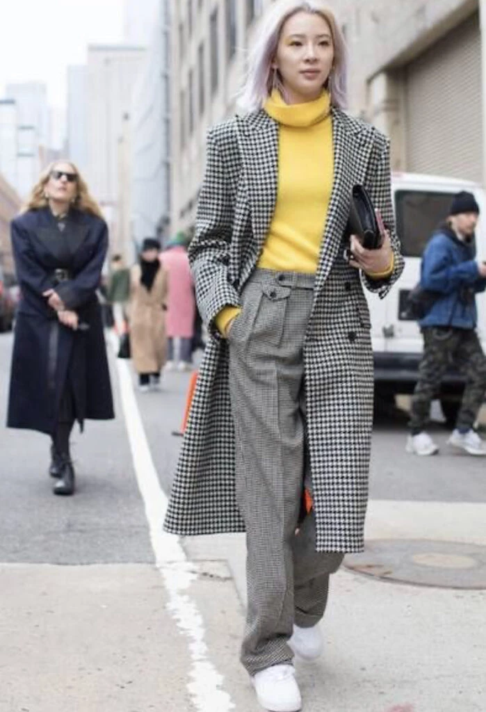 Poleras, la prenda que conquista el street style. Foto: Pinterest.