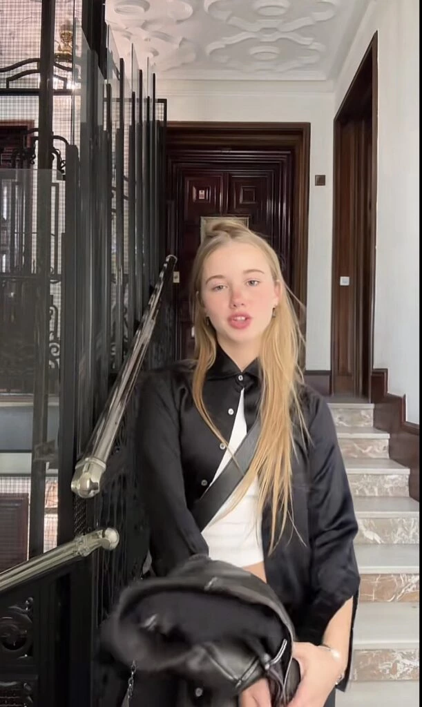 Taína Gravier y su look black and white en Madrid