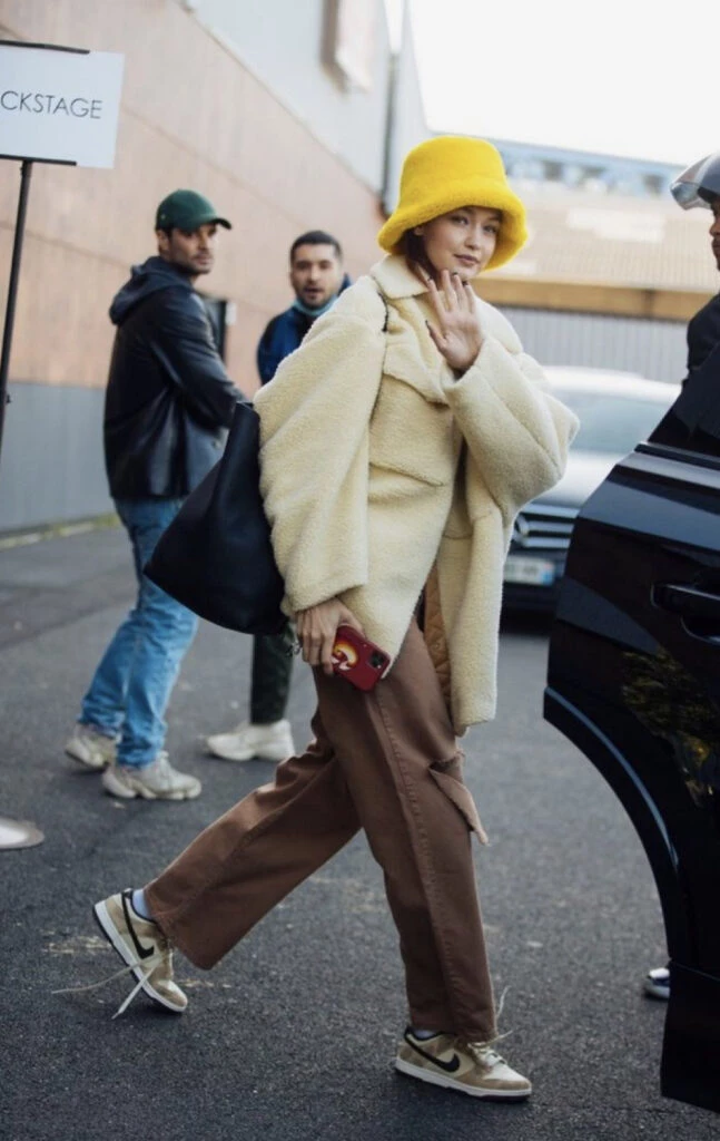 Tendencia peluche, lo último en materia fashion que vamos a ver este otoño 2023. Foto: Pinterest.