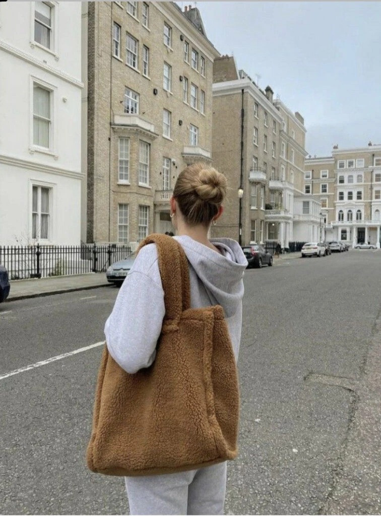 Tendencia peluche, lo último en materia fashion que vamos a ver este otoño 2023. Foto: Pinterest.