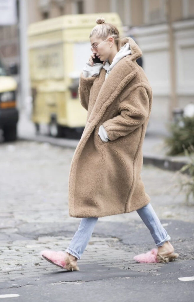 Tendencia peluche, lo último en materia fashion que vamos a ver este otoño 2023. Foto: Pinterest.