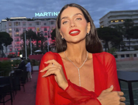 El look súper sensual de Zaira Nara en una nueva jornada de Cannes: llevó un diseño total red de Marcelo Giacobbe