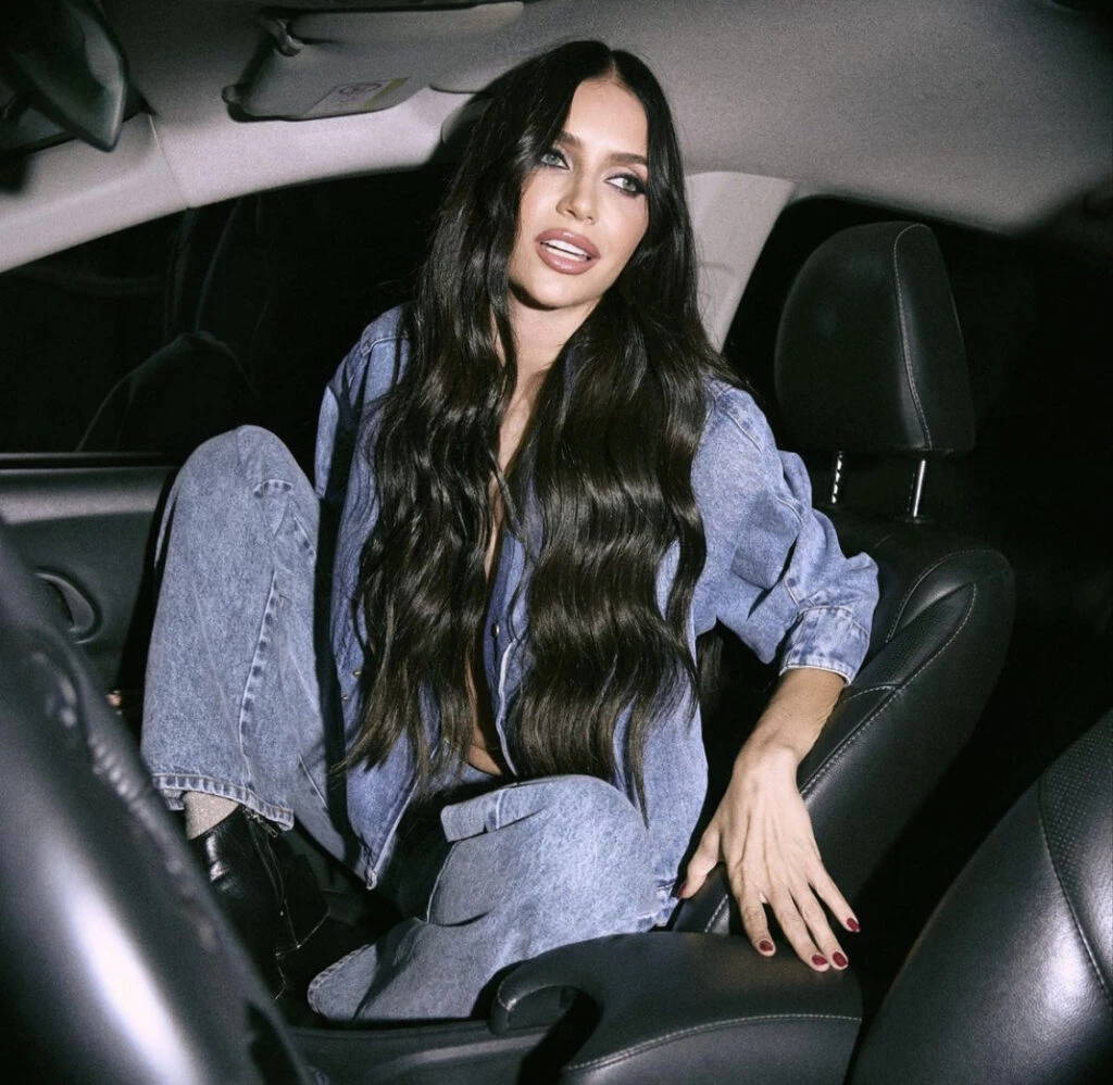 Zaira Nara apostó por el jean sobre jean. Foto: Instagram.