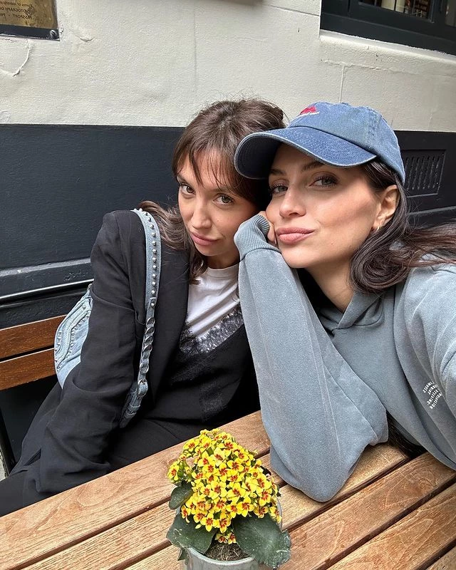 Zaira Nara en Inglaterra