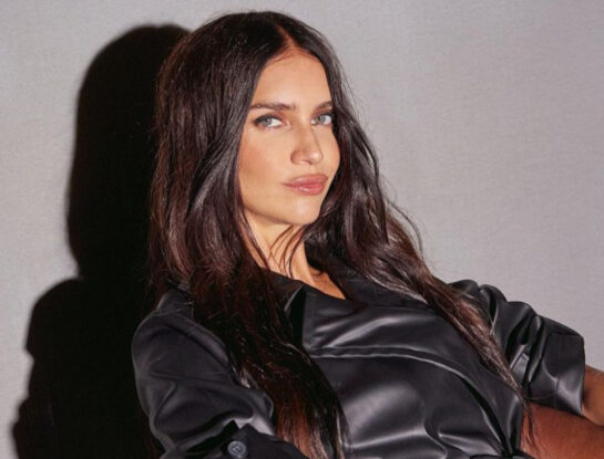 Zaira Nara llevó el maxi tapado "must have" de este otoño invierno