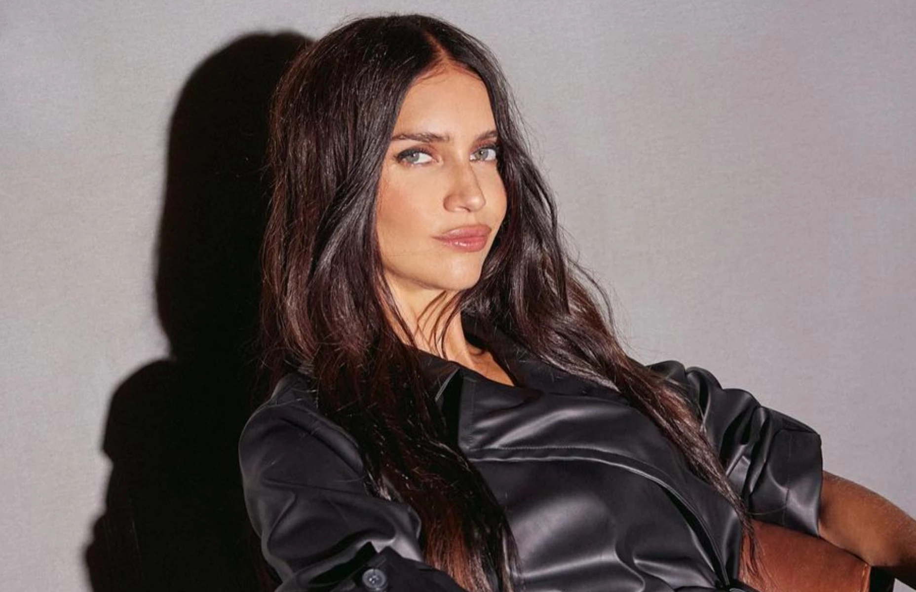 Zaira Nara llevó el maxi tapado must have de este otoño invierno