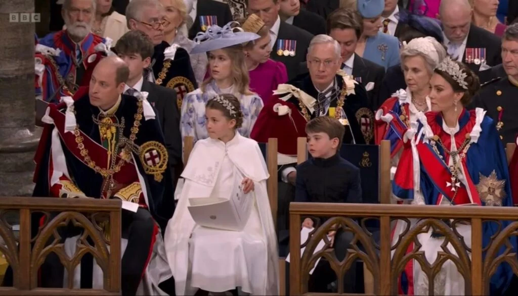 coronacion carlos iii principe george, princiesa charlotte y principe louis