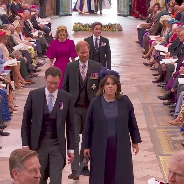 principe harry entrando a la abadia de westminster