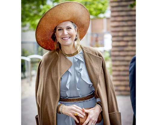 Máxima usó el truco de estilismo más acertado para llevar un vestido sobre la rodilla