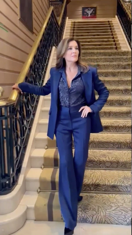 famosas con looks sastreros