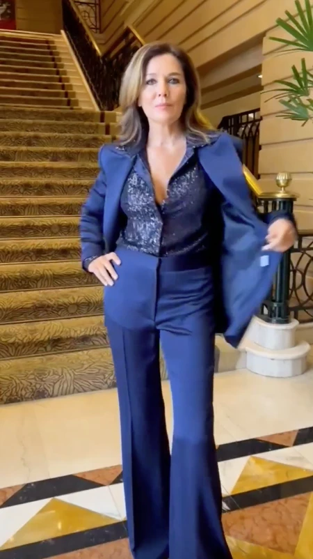 famosas con looks sastreros