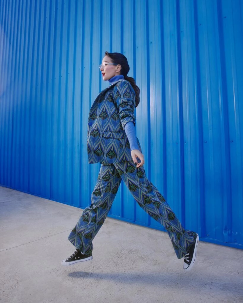 famosas con looks sastreros