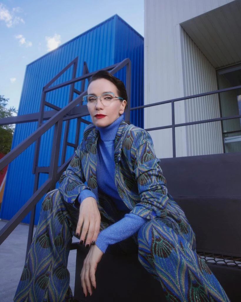 famosas con looks sastreros