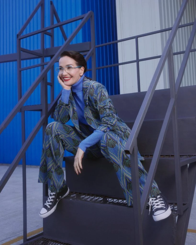 famosas con looks sastreros