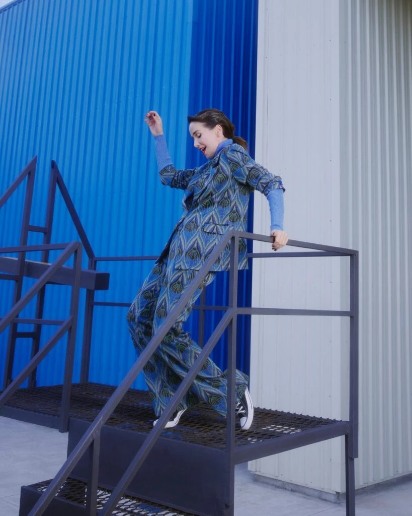 famosas con looks sastreros