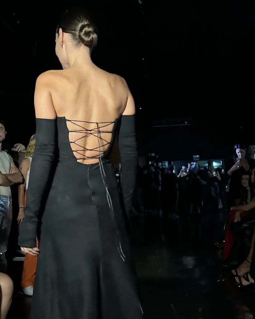 Pampita impactó con un look old Hollywood