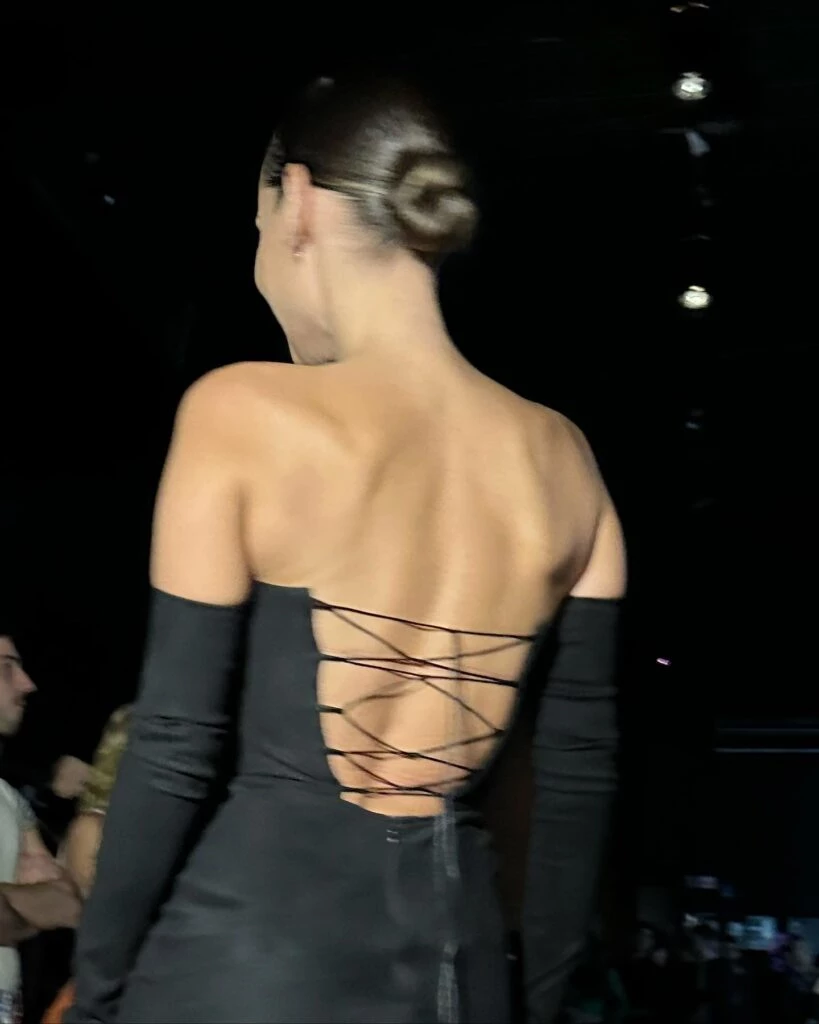 Pampita impactó con un look old Hollywood