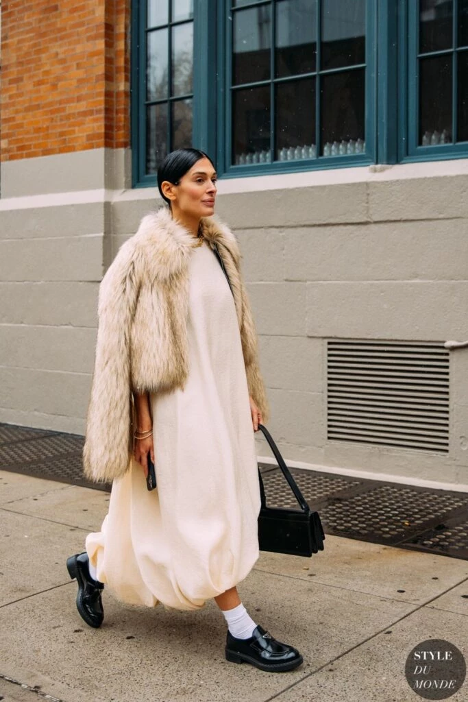 looks con zapato bajo otoño 2023